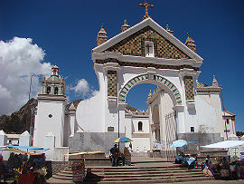 vchod do areálu katedrály v Copacaban