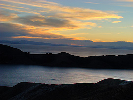 jezero Titicaca tsn po západu Slunce