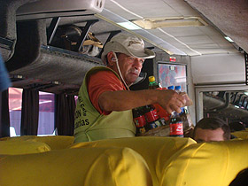 prodavač koly v autobusu do Asuncionu